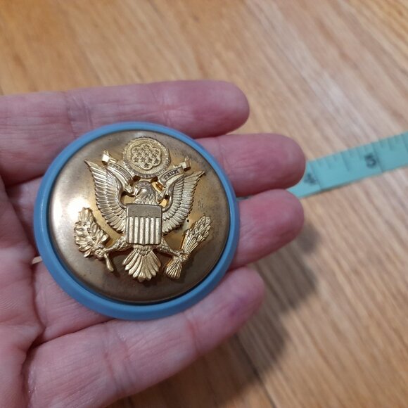 Vintage 60s 70s U.S. Infantry Cap Badge Military Light Blue Disc Screw Back - Picture 8 of 10